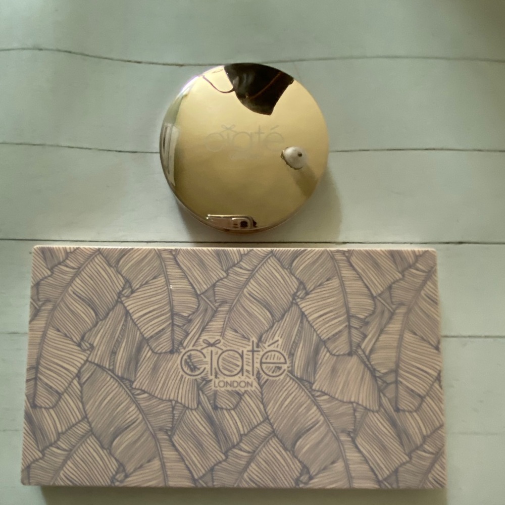 ✅Ciate London eyeshadow and highlighter set.
